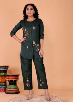 Alternative view of Surili Mehndi Green Cotton Embroidery Co-Ord Set